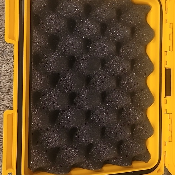 Invicta Yellow 3 Slot Dive Impact Case DC3YEL - Picture 9 of 10